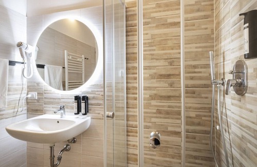 Fiera Condo | Relstay | Amendola | Single Room with Large Bed