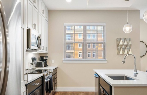 Charlotte Center City Condo | Reluxme | Chic 2BR High-Rise Near Attractions