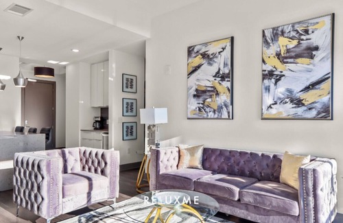Second Ward Condo | Reluxme | City Center High-Rise King 2BR + Skyline