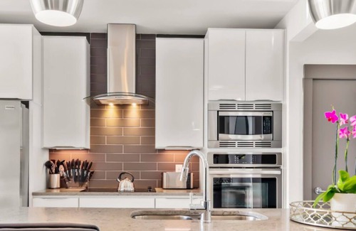 Second Ward Condo | Reluxme | Uptown Lux High Rise Next to Stadiums