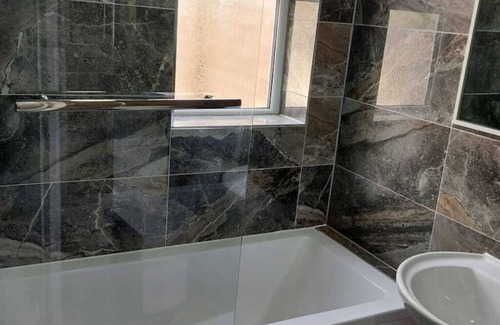 River House | Remaj Service Accommodation 3 Bedrooms, 6 Beds Sleep 7