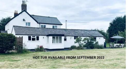 Thornton-le-Moors House | Remarkable 1-Bed Cottage in CHESTER