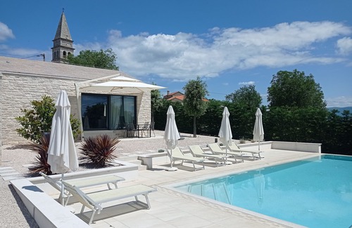 Zrenj House | Remarkable 2-Bed House in Zrenj