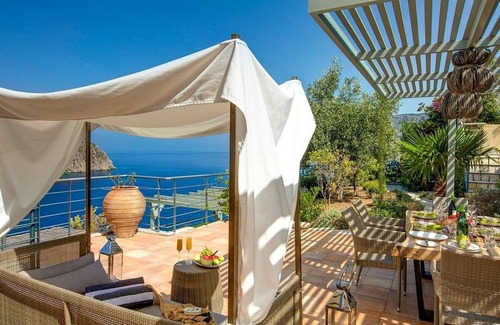 Frourion Villa | Remarkable Kefalonia Villa | Villa Yu Kanda | 3 Bedrooms | Seafornt |.