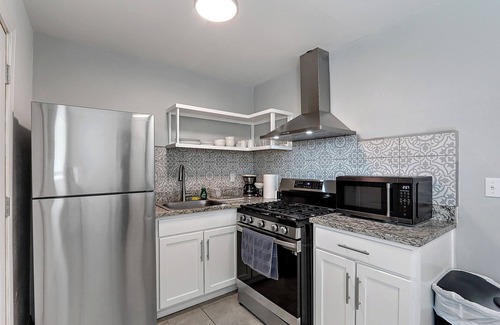 Biggs Field Apartment | Remodeled 1 Bed Apt in Gated Com Unit 2n