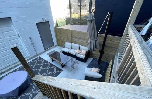 Near West Side House | Remodeled 1890 Chicago Greystone, 4bd 3.5ba & Gym