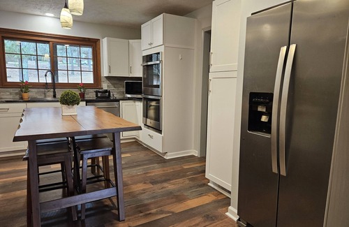 Bath House | Remodeled, 2 primaries with en-suites, and 1000' gameroom minutes from Nationals