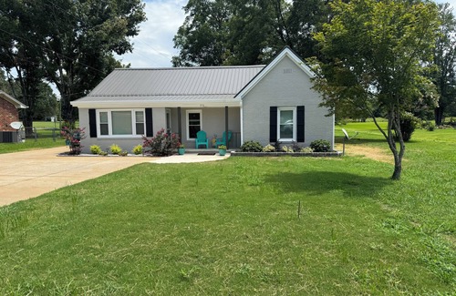 Rogersville House | Remodeled 3 bedroom/2 bath house. Sleeps 7. Availability for 12. Great Location