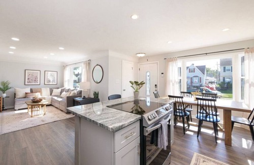 Parma House | Remodeled 4 Bedroom With a Game Room!
