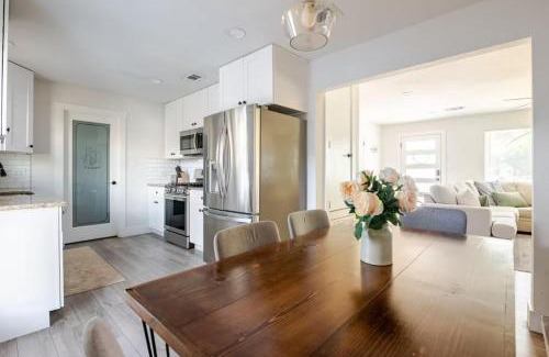 Georgetown House | Remodeled 4BR 2BA Steps from Georgetown Square
