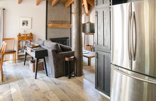 Truckee Condo | Remodeled all-season condo with fireplace
