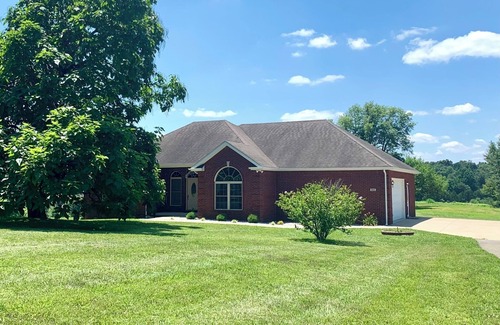 Vine Grove House | Remodeled brick ranch with private views!n