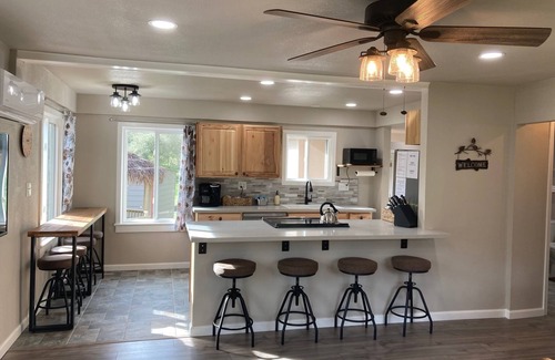 Three Rivers Cottage | Remodeled Cottage/Shared Pool/Walk to Town