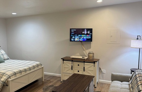 Salinas House | Remodeled Cozy Retreat Close to Downtown Salinas & 25 mins to Monterey