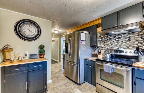 Coburg House | Remodeled, dog-friendly Willamette Valley home with large fenced yard