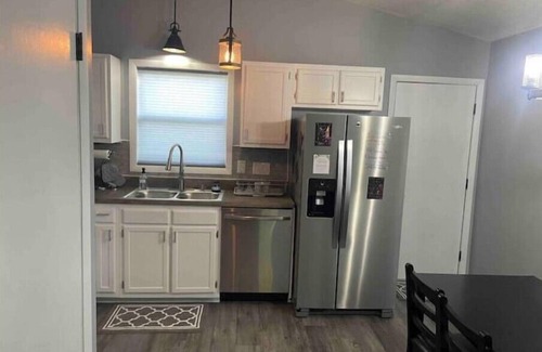 Holden Farms House | Remodeled duplex near coliseum