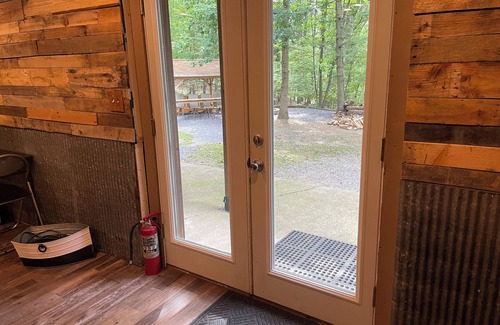 Hesston House | Remodeled home less than 1 mile from entrance to Seven Points at Raystown Lake