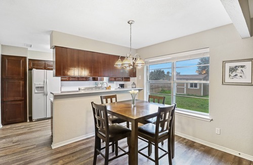 Saginaw House | Remodeled house 3BR/2BA Sleeps 10, self-check in