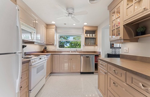 South Sarasota House | Remodeled Mid-Century Pool Home Close To Beaches and Downtown