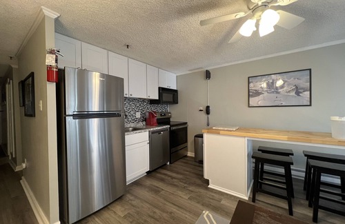 Snowshoe Condo | REMODELED! Mountain Lodge 325 Ski In/Out Condo, Steps to Ballhooter & Village.