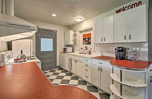 Blanco House | Remodeled Retro Home w/Deck, Walk to Main Street!