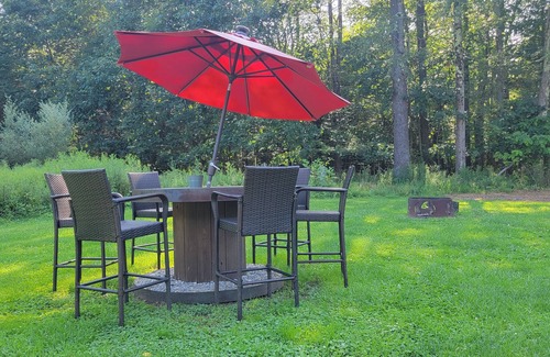 Central City Cabin | Remodeled Rustic Log Home on 5 acres, close to ATV park & Laurel Highlands.
