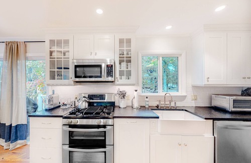 Seal Harbor House | Remodeled, single-level cottage with washer/dryer & central AC - near everything