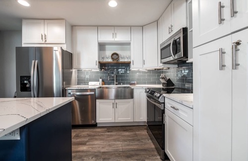 Steamboat Springs House | Remodeled TH Near Mtn-Pool-Hot Tub-Steps to Free Bus/Core Trail + New Grill-W/D in Unit-Immaculate