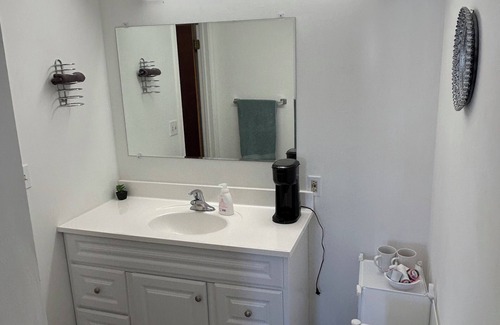 Fillmore Apartment | Remodeled two queen bed unit 11 studio with AC, Heat and fast WiFi in Fillmore