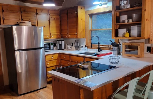 Travelers Rest Cabin | Remote, Modern, Cozy Cabin on 12 acres; Only 2.5 Miles from Traveler's Rest!