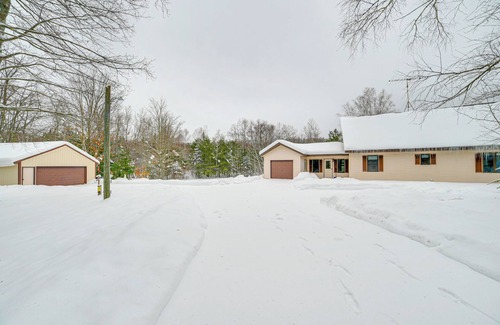 Hulbert Township House | Remote & Peaceful Getaway w/Games in Eckerman