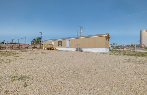 Girvin House | Remote Texas Group Retreat w/Free WiFi!
