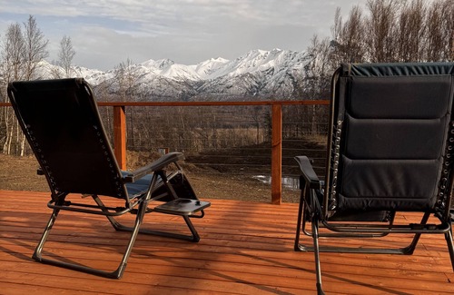 Sutton-Alpine House | Remote Tranquility Close to Palmer