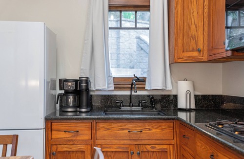 University City Cottage | ✔Remote Work✔A/C✔200Mbps✔Kitchen✔Streaming