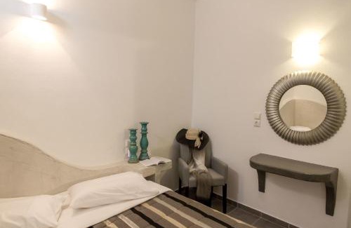 Firostefani Hotel | Remvi Suites