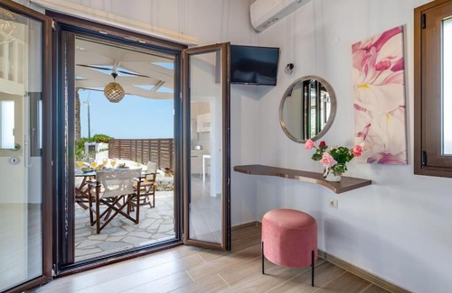 Kokkinon Khorion House | Rena's Rustic retreat