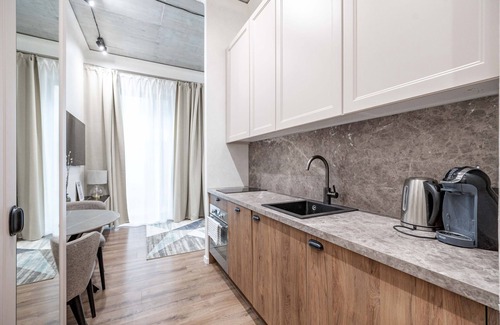 Old Town Apartment | Renaissance Key Apartment 6