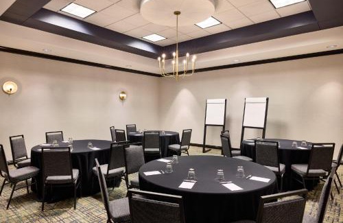 Glendale Sports and Entertainment District Hotel | Renaissance Phoenix Glendale Hotel & Conference Center
