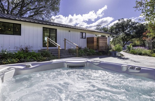 Healdsburg House | Rendezvous Under the Oaks-Pool & hot Spa
