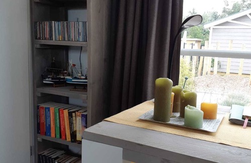 Renesse Ski Chalet | Renesse Zeeland: Modern 4 person Chalet by the sea. Modernes Chalet am Meer.