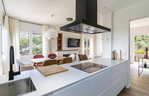 Sant Cugat del Valles House | Renovada en 2024 a 10 Minutos de Barcelona