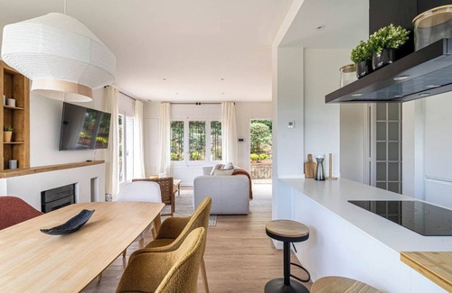 Sant Cugat del Valles House | Renovada en 2024 a 10 Minutos de Barcelona