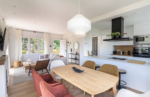 Sant Cugat del Valles House | Renovada en 2024 a 10 Minutos de Barcelona