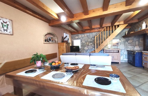 Saint-Just-pres-Brioude Cottage | Renovated cottage in St Just, private terrace, hiking, near Puy en Velay