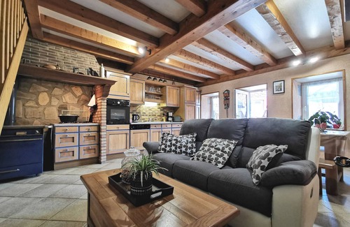 Saint-Just-pres-Brioude Cottage | Renovated cottage in St Just, private terrace, hiking, near Puy en Velay