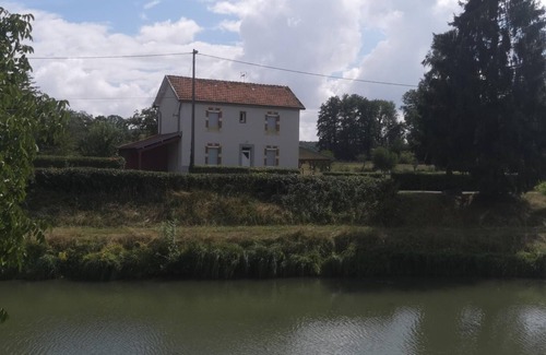 Soing-Cubry-Charentenay Cottage | Renovated house by the Saône, fishing and relaxation