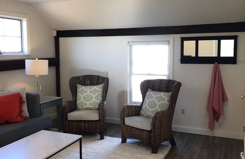Madison Apartment | Renovated 1 bedroom Cozy Apt-Madison