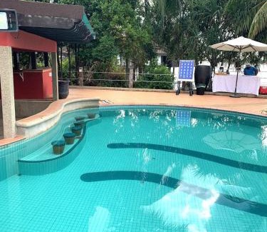 Kuala Teriang Apartment | Renovated 2 Bedroom Seavilla for 6pax