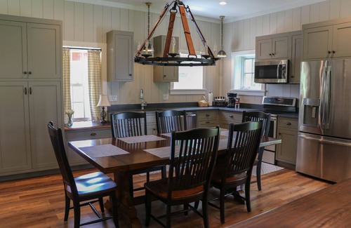 Dorset House | Renovated 2 BR/1BA guest house on private 18-acre property