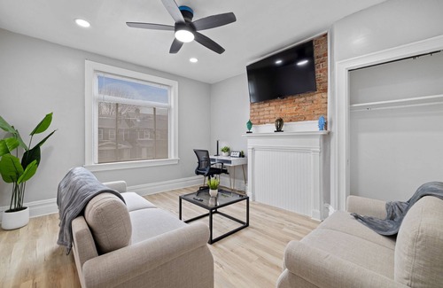 Pittsburgh Apartment | Renovated 2BR/1BA Apt in Highland Park!